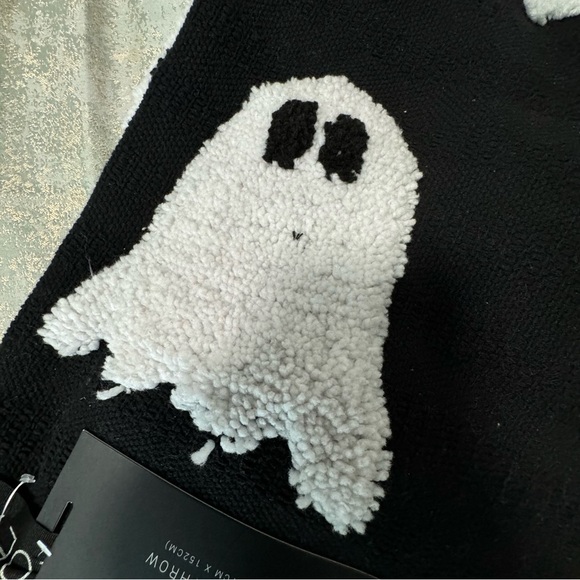 Rachel Zoe Classic Black and White Ghost blanket - Picture 5 of 8